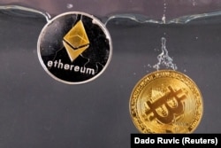 Kriptovalutat Bitcoin dhe Ethereum.