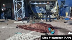 Șase civili au fost răniți în satul Stanislav de pe malul drept al Niprului de obuzele rusești. Alți doi au fost răniți în Antonivka, la periferia Hersonului, regiune din sudul Ucrainei. Printre ei și un băiat de 9 ani.