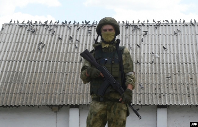Російський солдат у Мелітополі, липень 2022 року
