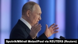Rusiye prezidenti Vladimir Putin RF Federal toplaşuvda çıqışta buluna. Moskva, 2023 senesi fevralniñ 21-i