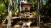 Ky objekt për të cilin janë thurur disa legjenda, është një faltore dhe gjendet në një ishulll të vogël të Japonisë. Vizitorët lënë dhurata te kjo faltore për mbrojtëset e pazakonshme të vendit: macet.