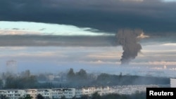 Imagine a fumului provocat de explozia rezervorului de combustibil din Sevastopol, Crimeea. 29 aprilie 2023