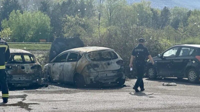Пет автомобили изгореа во пожар под Скопското Кале