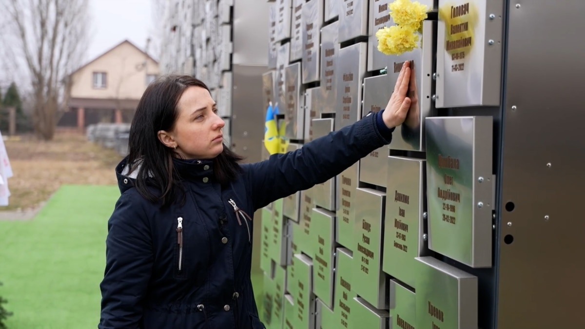 Зеленський у другу річницю звільнення Бучі вшанував загиблих у місті