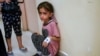 Egy rákbeteg és alultáplált palesztin kislány, a hán júniszi&nbsp;Nasszer kórházban várja, hogy a Gázai övezeten kívülre szállítsák kezelsére. A felvétel&nbsp;2024. június 24-én készült.&nbsp;<br />
<br />
Az ENSZ gyermekvédelmi szervezete, az UNICEF szerint minden harmadik gyermek akut alultápláltságban szenved a Gázai övezetben