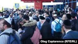 Evrei hasidici la aeroportul din Chișinău în 2023