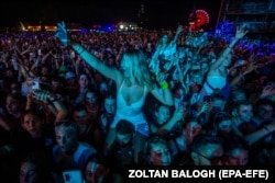 Fans watch U.S. rapper Macklemore at the 2023 Sziget Festival.