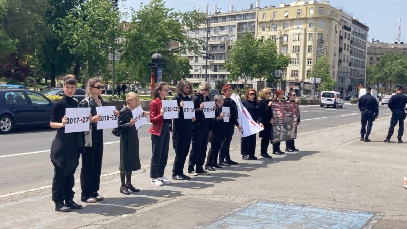 U Beogradu održana ulična akcija sećanja na 406 ubijenih žena i devojčica
