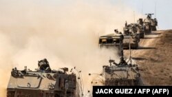 تانک های اردوی اسرائیل که برای نبرد به جانب غزه در حرکت اند 