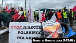 Польські фермери заблокували пункт пропуску Дорогуськ на кордоні з Україною. Польща, 20 лютого 2024 року