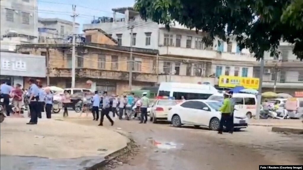 پلیس چین محل حادثه را به محاصره خود در آورد