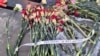 Петербург: жены мобилизованных возложили цветы к Вечному огню 