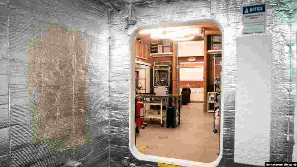 Smešten u NASA-inom svemirskom centru Džonson u Hjustonu, Teksas, Analog za istraživanje zdravlja i performansi posade (CHAPEA), je 3D štampana struktura sa: