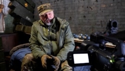 Fost militar sovietic, un voluntar ucrainean de 65 de ani e fericit că poate să își apere țara