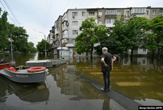 Затоплена вулиця у Херсоні, 10 червня 2023 року