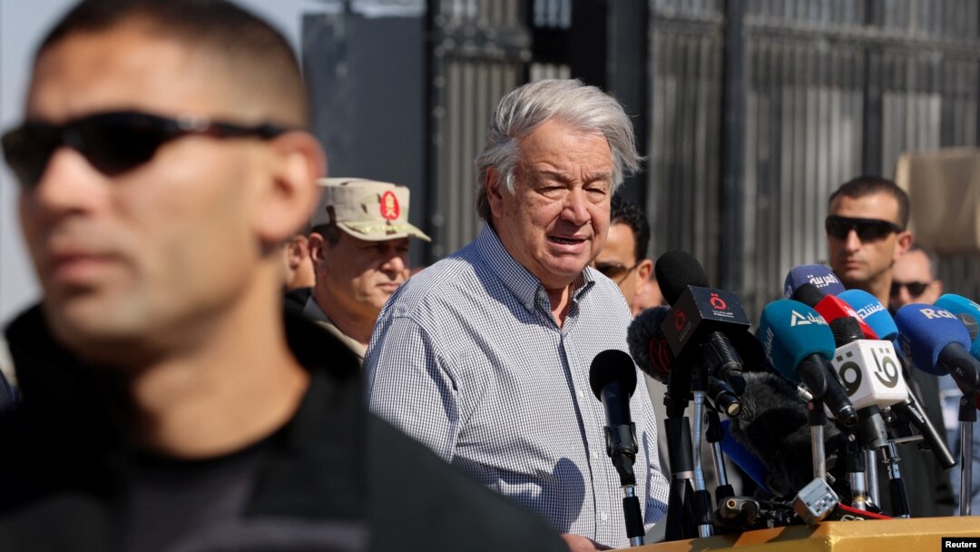 Secretarul general al ONU, Antonio Guterres, a vizitat granița de la Rafah în martie anul acesta pentru a aduce la cunoștință situația refugiaților palestinieni și modul în care ajutoarele sunt blocate la frontieră.