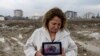 Az 54 éves Hülya Gül a képen 73 éves édesanyjával látható, aki a tavalyi földrengésben halt meg. Hatay, 2024. február 3.