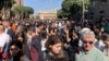 Քաղաքացիները նիստին զուգահեռ բողոքի ակցիա են իրականացնում Կառավարության շենքի առջև