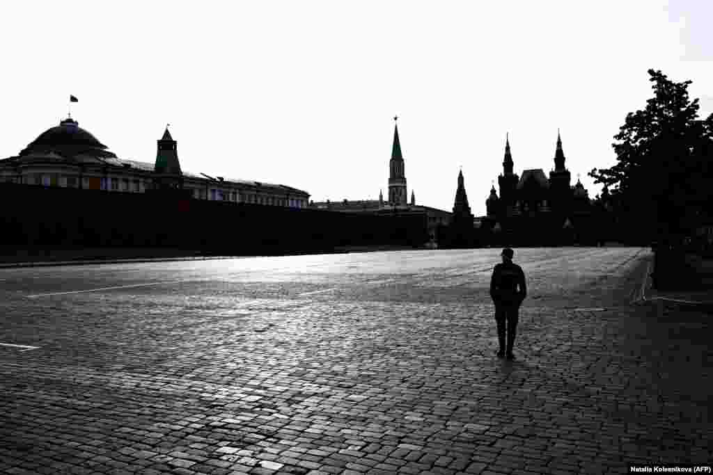 A policeman patrols an empty Red Square on June 25. The Moscow landmark remains closed two days after an armed uprising that saw mutinous troops come&nbsp;within two hours&#39; drive of Moscow on June 24.&nbsp;&nbsp;