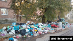 Ситуация с мусором в одном из районов Донецка, 2023 год