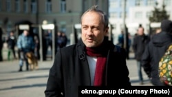 Приводом для затримання стало те, що Олександр Подрабінек (на фото) фотографував людей на Болотній площі