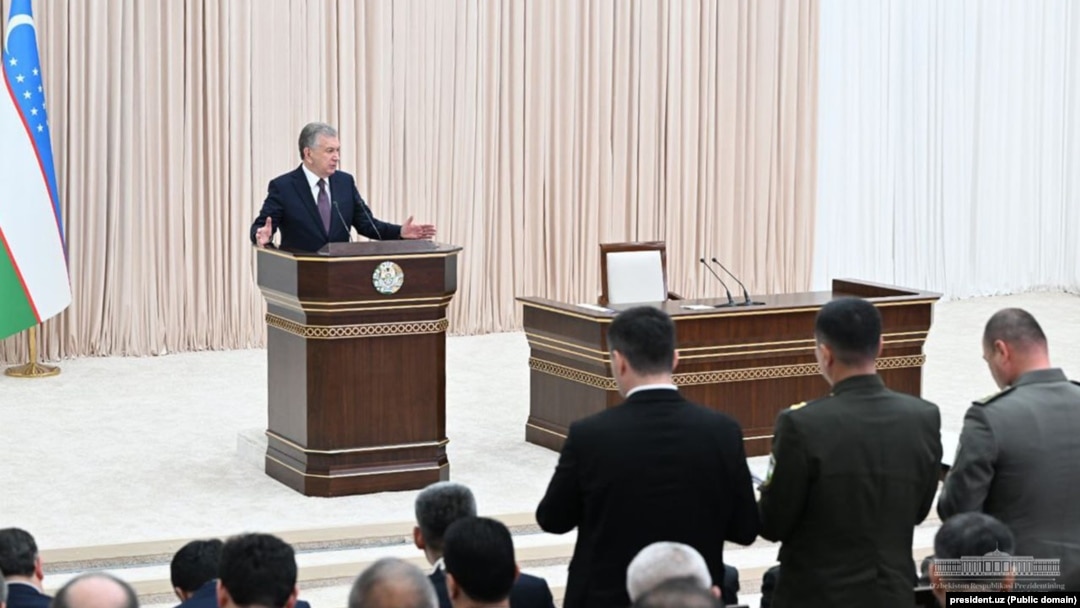 Президент Шавкат Мирзиёев Бухородаги видеоселектор йиғилишида чиқиш қилмоқда, 2023 йил 11 августи 