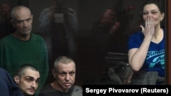 Українські військовополонені – переважно бійці полку «Азов», під час судового засідання. Ростов-на-Дону, Росія. 14 червня 2023 року. МКЧХ реєстрував армійців під час виходу з «Азовсталі», проте отримати доступ до них у російському полоні, згідно заяв організації, вони не можуть.