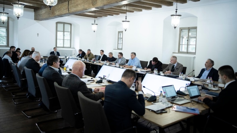 Hvg: Jelentős fizetésemelést kaptak a miniszterek Orbán Viktortól, de van, aki kimaradt a pénzosztásból