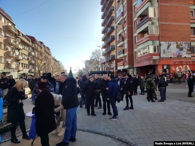 Nënshkrimi i peticionit në veri për heqjen e ndalesës për mallrat nga Serbia, e cila është vendosur nga Qeveria e Kosovës.