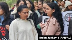 Sestre Zimrite Nerde na protestnom skupu ispred Vlade Crne Gore
