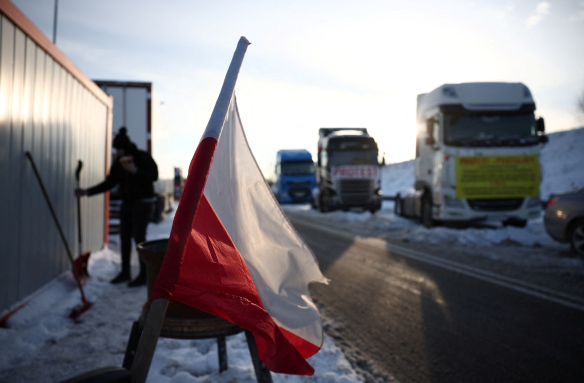 A Polish flag flies as protesters block the Polish-Ukrainian border crossing at Hrebenne-Rava-Ruska in Hrebenne, Poland, January 8, 2024