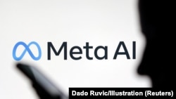Një logo e Meta AI dhe silueta e një personi duke përdorur një telefon mobil.
