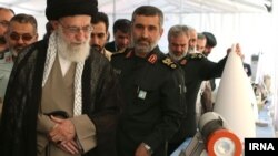 بازدید علی خامنه‌ای از نمایشگاه محصولات نیروی هوافضای سپاه پاسداران، ۱۳۹۳