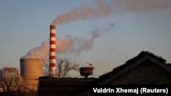 Tymtarët e Korporatës Energjetike të Kosovës në Obiliq. Fotografi nga arkivi.