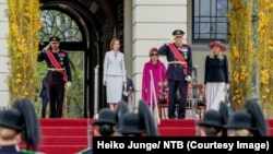 Regele Harald (al doilea din dreapta) primind-o la Palatul Regal din Oslo pe președinta R. Moldova, Maia Sandu (arhivă)