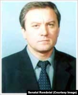 Constantin Toma, primarul Buzăului. Fotografia îl înfățișează pe tânărul Constantin Toma, în timpul mandatului de senator, 2000 - 2004.