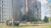 Mașini incendiate de atacurile rusești din orașul Pervomaiski, regiunea Harkov, Ucraina, 4 iulie.
