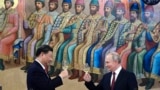 Владимир Путин и Си Цзиньпин произносят тост во время ужина в Кремле. Россия, 21 марта 2023 года