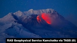 Кадър от изригването на вулкана Шивелуч.