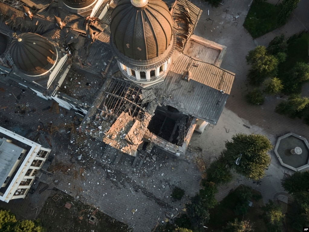 Cattedrale del Salvatore e della Trasfigurazione nel centro della città  il più grande santuario ortodosso di Odessa, fu costruito nel 1794.