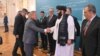 Татарстан президенты Рөстәм Миңнеханов кунакларны сәламли