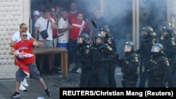 Sukob navijača reprezentacije Srbije sa nemačkom policijom u centru Minhena, 25. juna 2024.