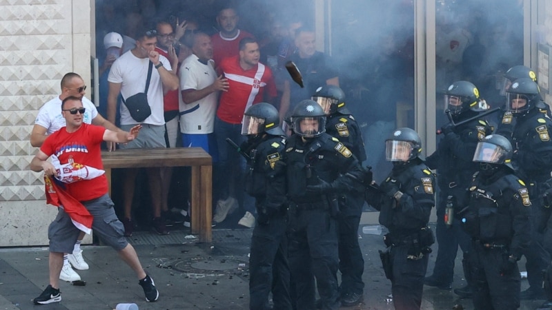 Nekoliko navijača Srbije privedeno nakon sukoba sa nemačkom policijom pred utakmicu na EP