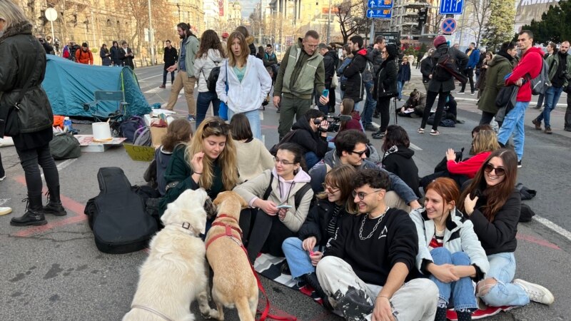 Studenti na 24 sata blokiraju raskrsnicu u centru Beograda sa zahtevom da se otvori birački spisak