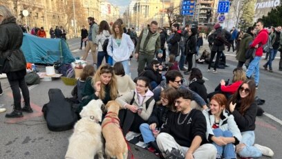 Студенти започнаха 24 часова блокада на движението в центъра на Белград