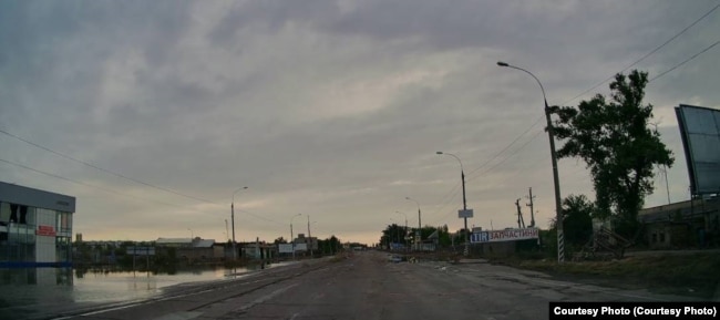 Підтоплена дорога в Олешках, червень 2023 року