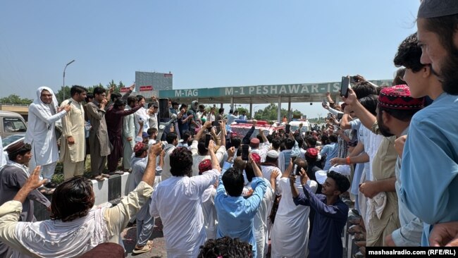 قتل گیلهمن وزیر واکنشهای گستردهای را در پاکستان و افغانستان درپی داشته است.