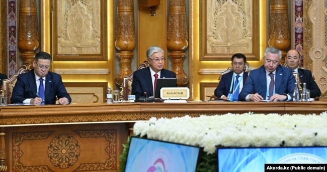 Il presidente kazako Qasym-Zhomart Toqaev parla ad un incontro con i leader dell'Asia centrale a Dushanbe il 14 settembre.