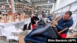 Fotografi ilustruese nga brenda një fabrike të mobilieve në Bosnje e Hercegovinë, më 7 shkurt 2023.
