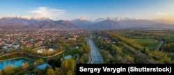 Городские власти заявили, что в отсутствии воды в верхней части Алматы виноваты «природные факторы», люди сочли, что это «мутное» объяснение